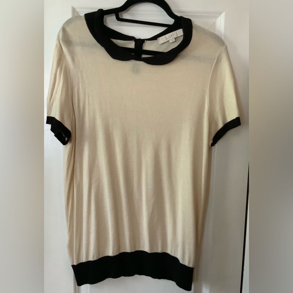 Lightweight sweater with Peter Pan collar